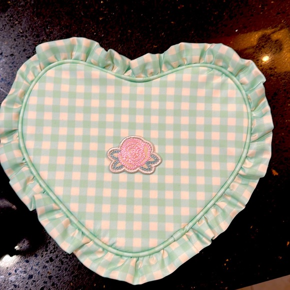 Ruffle heart pouch - Picture 1 of 4